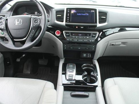 Used 2017 Honda Pilot Elite image 12