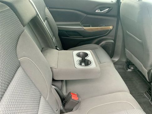 Used 2022 GMC Acadia SLE image 31