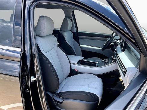 Used 2025 Hyundai Palisade SE FWD image 9