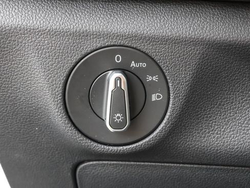 Used 2024 Volkswagen Jetta SE w/ Panoramic Sunroof Package FWD image 18