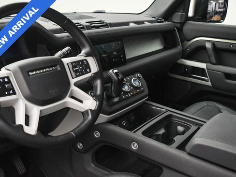 Used 2024 Land Rover Defender 110 S image 36