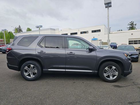 Used 2025 Honda Pilot EX-L image 8