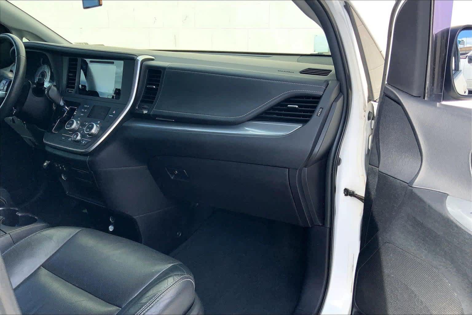Used 2015 Toyota Sienna SE FWD image 23