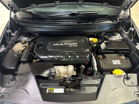 Used 2018 Jeep Cherokee Latitude w/ Cold Weather Group AWD/4WD image 38