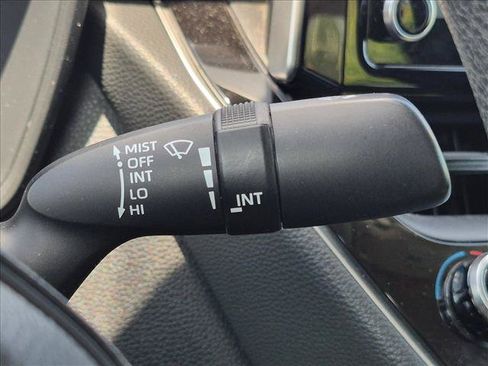 Used 2020 Toyota Corolla LE FWD image 10