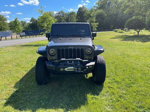 Used 2014 Jeep Wrangler Unlimited Rubicon w/ Connectivity Group AWD/4WD image 4