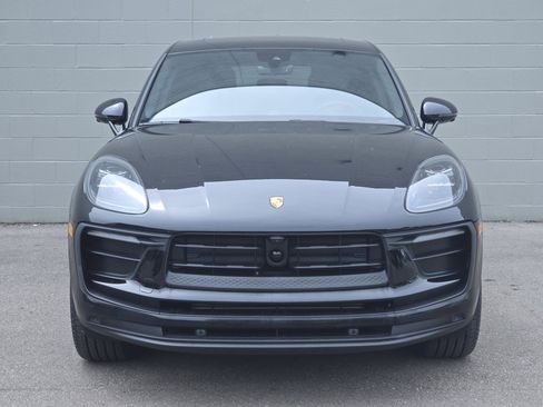 Certified 2023 Porsche Macan AWD/4WD image 10
