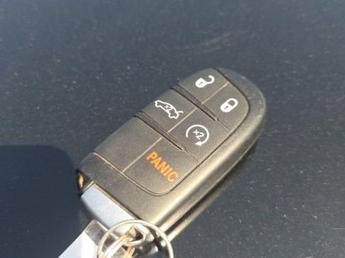 Used 2015 Chrysler 300 C Platinum w/ Harman/Kardon Audio Group AWD/4WD image 29