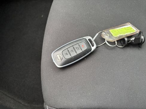 Used 2025 Nissan Sentra SV FWD image 16