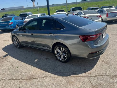 Used 2023 Volkswagen Jetta SE FWD image 10