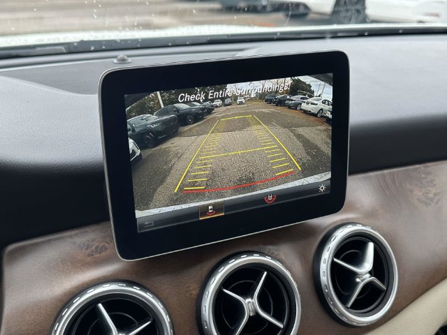 Used 2017 Mercedes-Benz GLA 250 4MATIC image 32