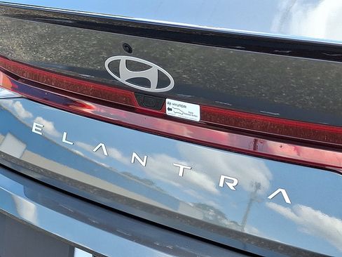 Certified 2025 Hyundai Elantra Sport FWD image 21