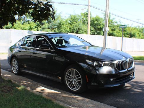 Used 2025 BMW 530i RWD image 4