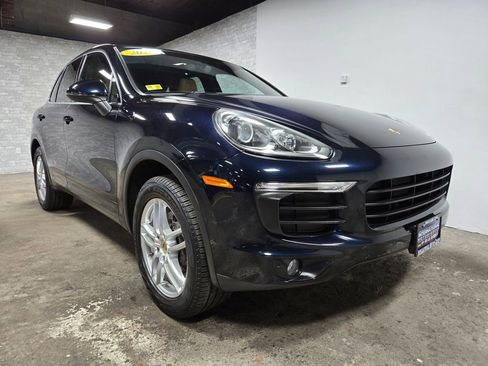 Used 2018 Porsche Cayenne Base image 4