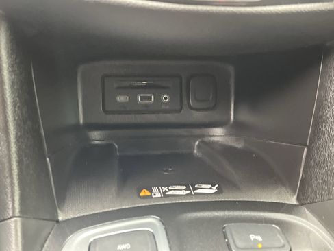 Certified 2022 Chevrolet Equinox Premier w/ LPO, Floor Liner Package image 22