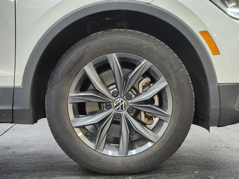 Used 2022 Volkswagen Tiguan SE image 25