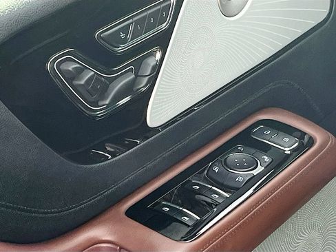 Used 2025 Lincoln Aviator Reserve w/ Equipment Group 201A AWD/4WD image 18