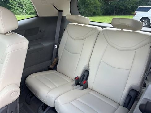 Used 2024 Cadillac XT6 Premium Luxury w/ Technology Package FWD image 43