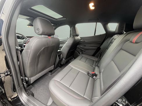 Used 2024 Chevrolet Trax RS w/ Sunroof Package image 37