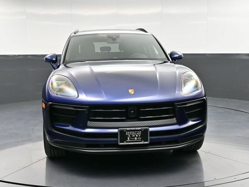 Certified 2025 Porsche Macan AWD/4WD image 11