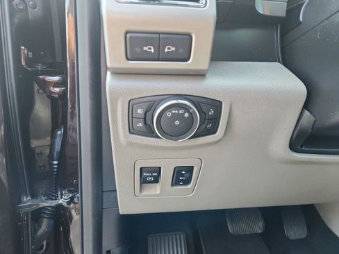 Used 2018 Ford F150 Lariat w/ Equipment Group 502A Luxury AWD/4WD image 19