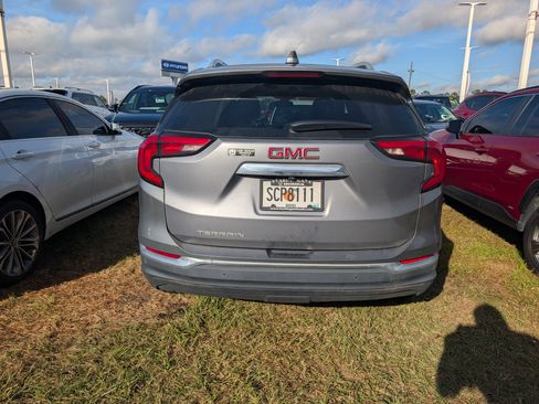 Used 2020 GMC Terrain SLT w/ Preferred Package image 3