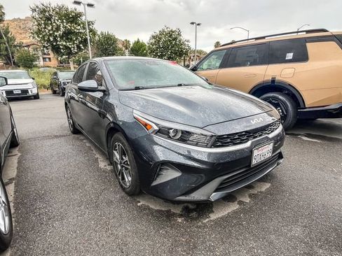 Used 2023 Kia Forte LXS w/ LXS Technology Package FWD image 6