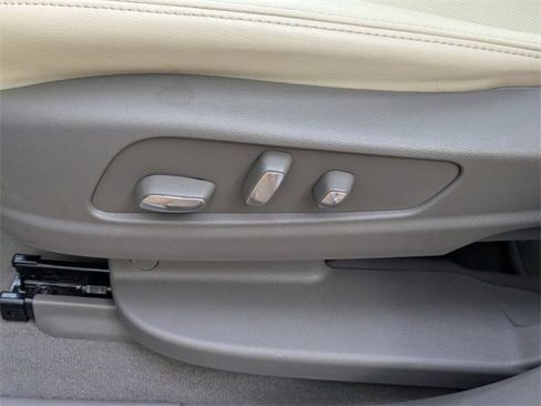 Used 2025 Cadillac XT6 Premium Luxury image 13