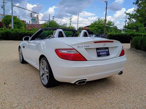Used 2015 Mercedes-Benz SLK 250 image 8