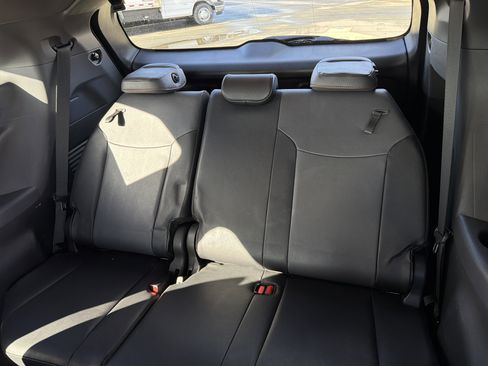 Used 2023 Toyota Sienna XSE image 32