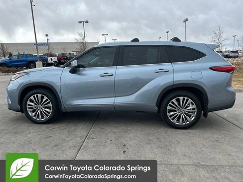 Used 2021 Toyota Highlander Platinum image 4