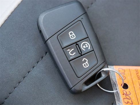 Certified 2025 Volkswagen Taos SE image 37