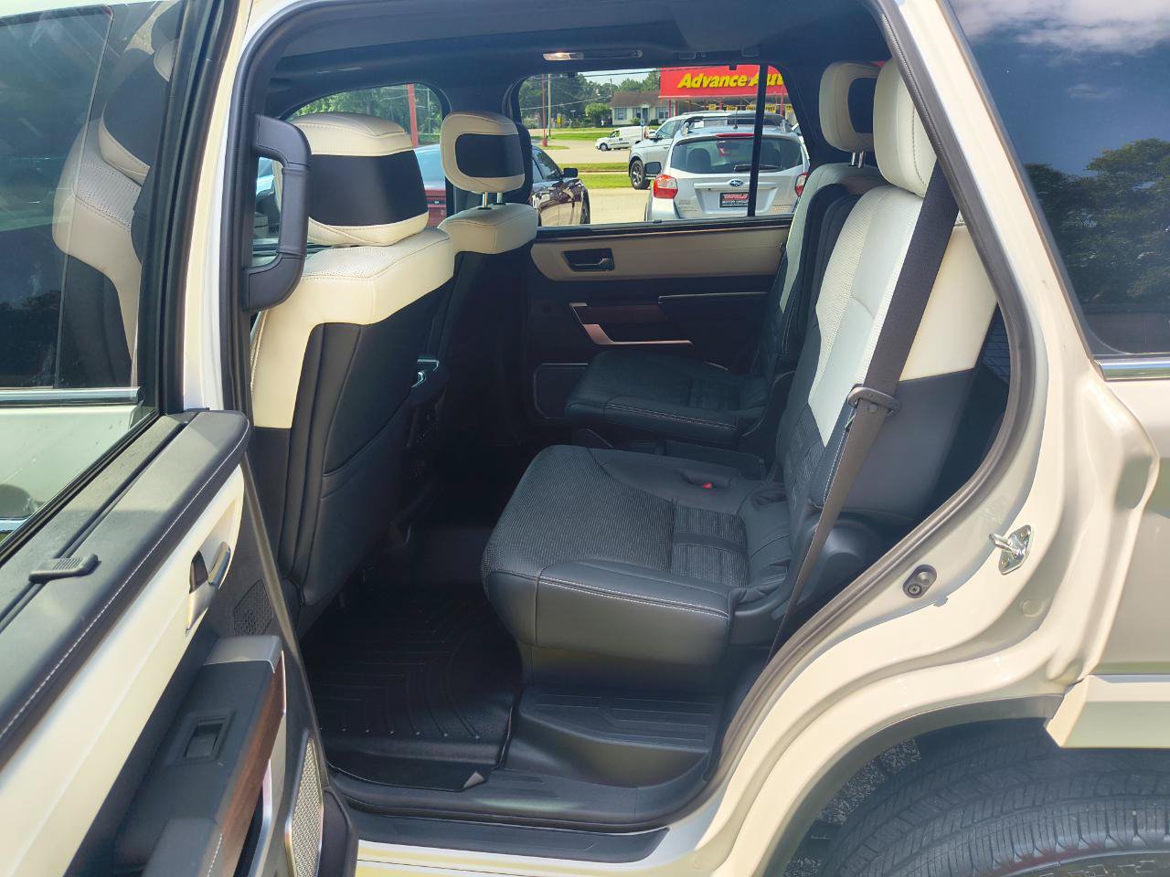 Used 2025 Toyota Sequoia Capstone AWD/4WD image 16