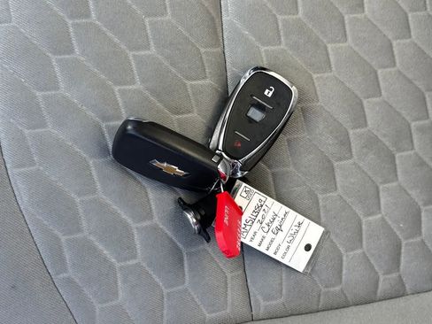 Used 2021 Chevrolet Equinox LS image 29