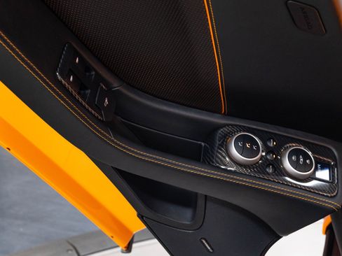 Used 2015 McLaren 650S Spider RWD image 6