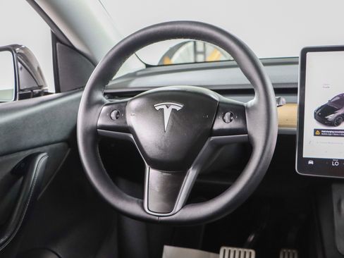 Used 2022 Tesla Model Y Performance image 12