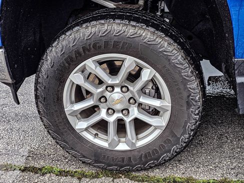 Used 2022 Chevrolet Silverado 1500 LT AWD/4WD image 7