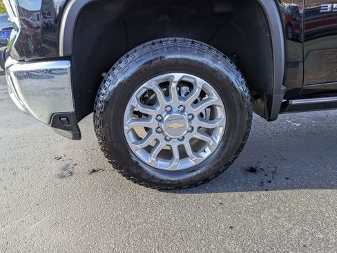 Used 2025 Chevrolet Silverado 3500 LTZ w/ LTZ Convenience Package AWD/4WD image 11