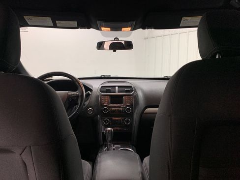 Used 2018 Ford Explorer XLT AWD/4WD image 23
