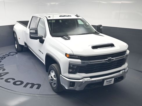 Used 2025 Chevrolet Silverado 3500 LT w/ Safety Package image 29