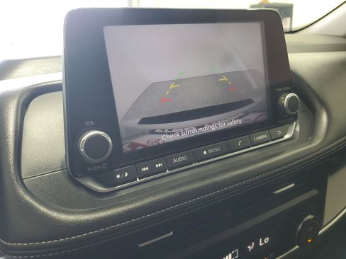 Used 2025 Nissan Rogue SV FWD image 28