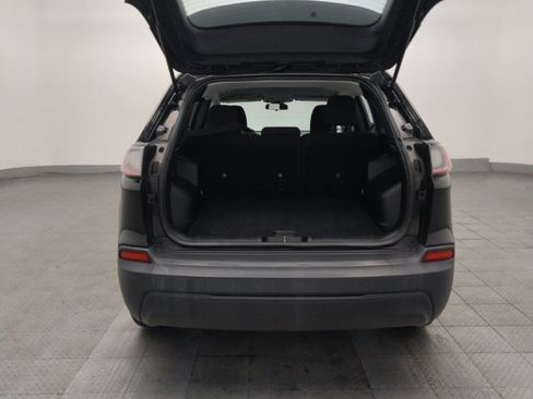 Used 2019 Jeep Cherokee Latitude w/ Cold Weather Group FWD image 29