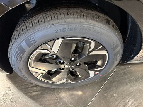 New 2026 Kia Niro Wind FWD image 11