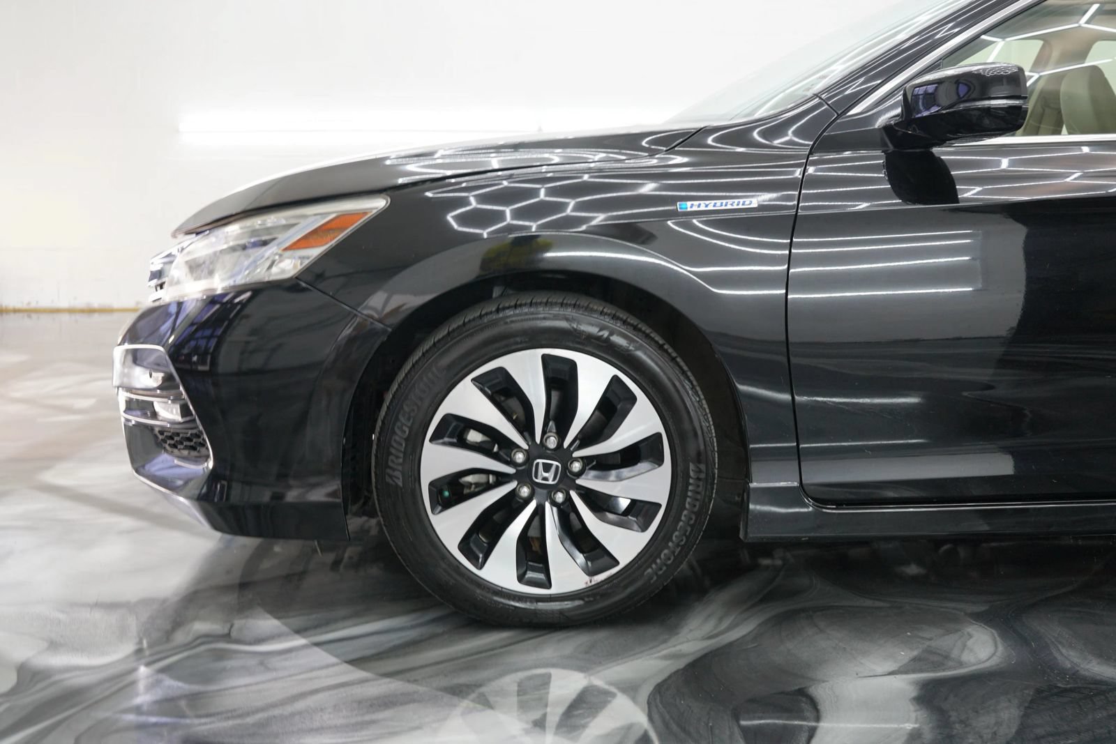 Used 2017 Honda Accord Touring image 13