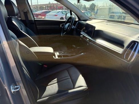 Used 2024 Kia Sorento S image 18
