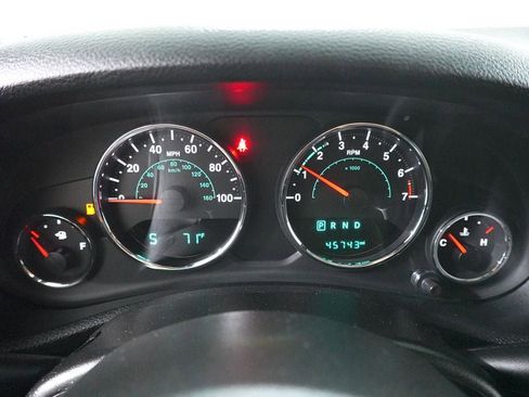 Used 2016 Jeep Wrangler Sahara image 15