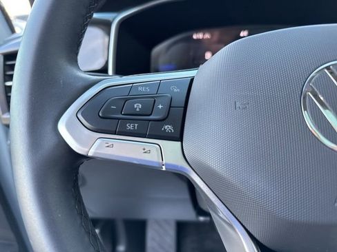 Certified 2025 Volkswagen Taos SE image 13