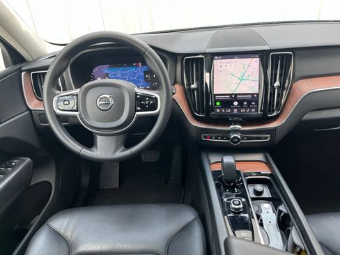 Used 2023 Volvo XC60 B5 Plus AWD/4WD image 23