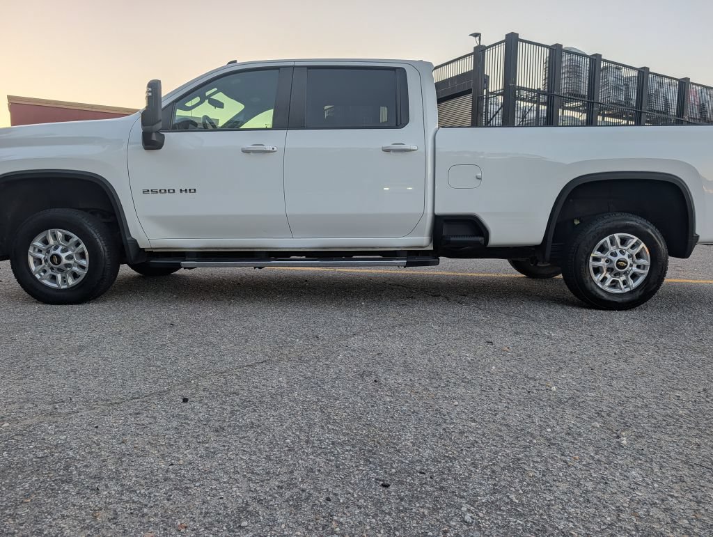 Used 2022 Chevrolet Silverado 2500 LT w/ Convenience Package AWD/4WD image 2