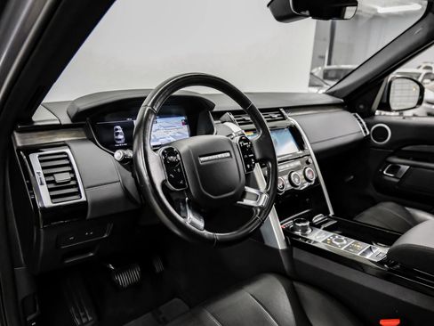 Used 2020 Land Rover Discovery HSE image 2